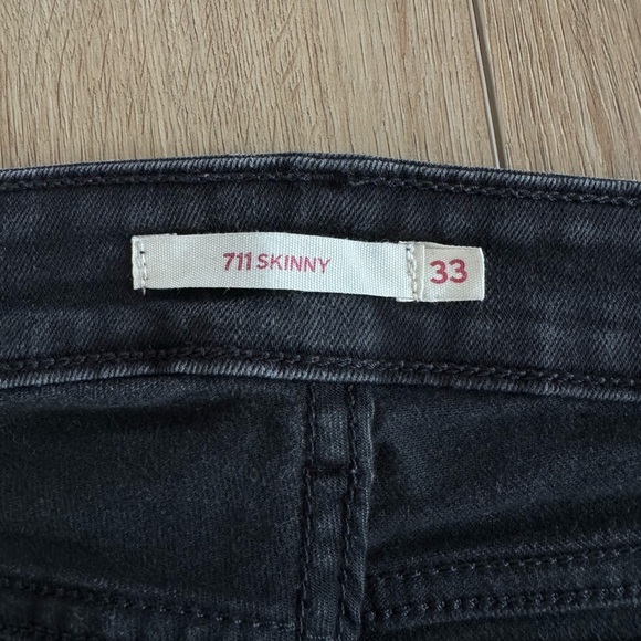 Levi's 711 Black Skinny Jeans - Picture 2 of 5